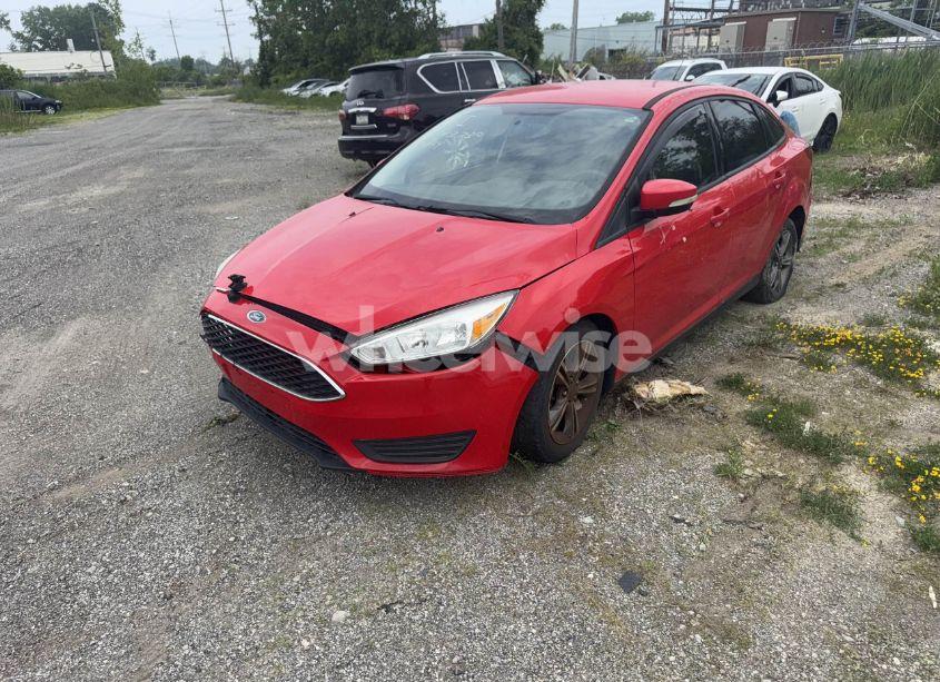 Photo 2 of 2016 Ford Focus SE (VIN 1FADP3F24GL403372)