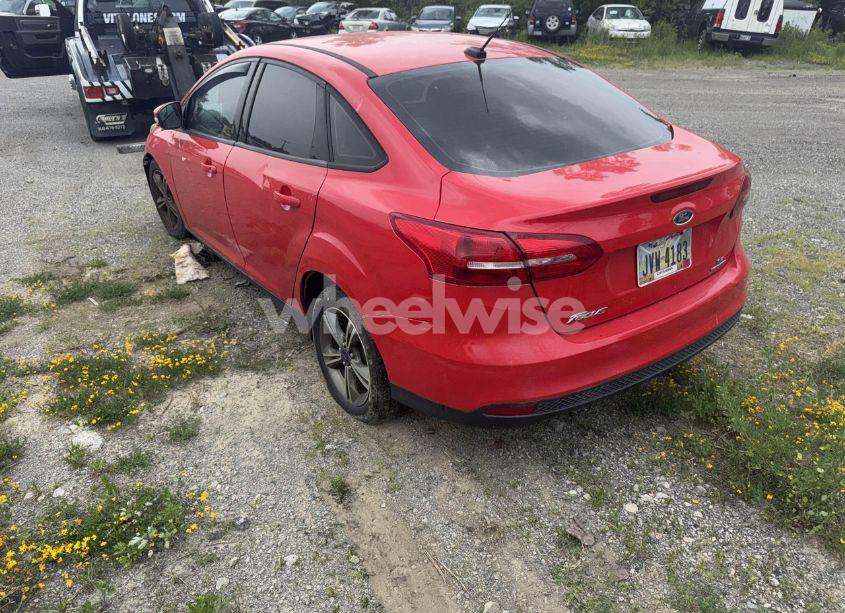 Photo 3 of 2016 Ford Focus SE (VIN 1FADP3F24GL403372)