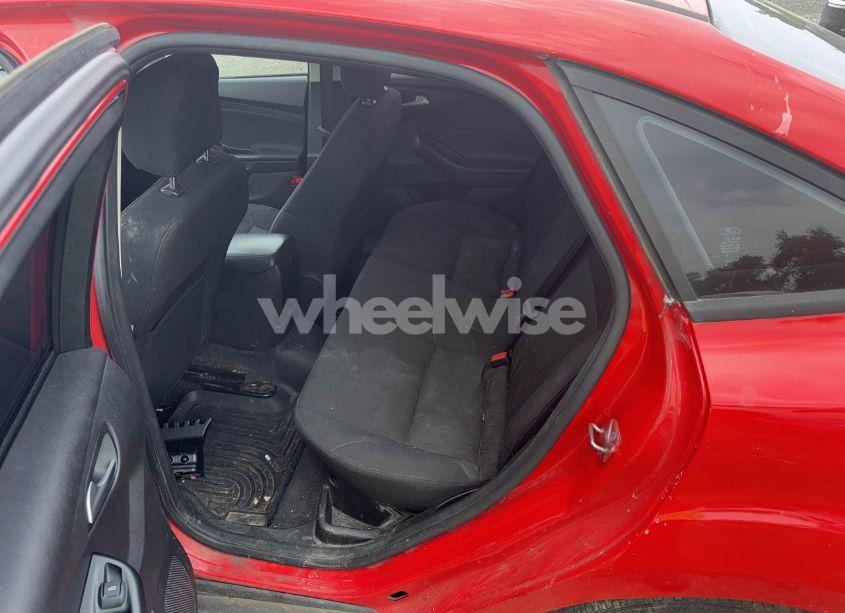 Photo 8 of 2016 Ford Focus SE (VIN 1FADP3F24GL403372)