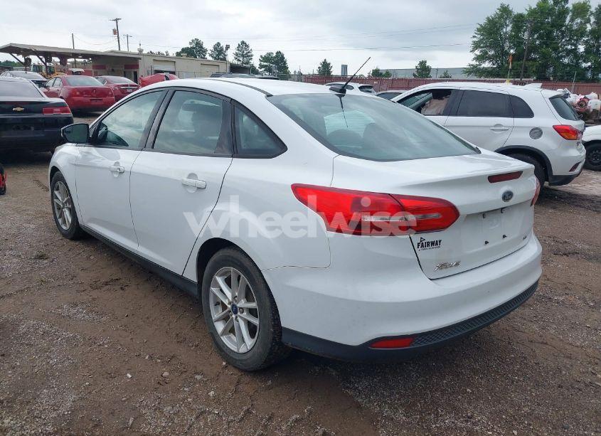 Photo 3 of 2017 Ford Focus SE (VIN 1FADP3F24HL204937)