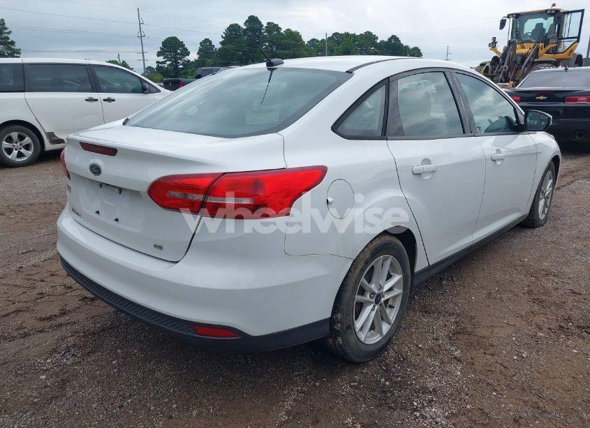 Photo 4 of 2017 Ford Focus SE (VIN 1FADP3F24HL204937)