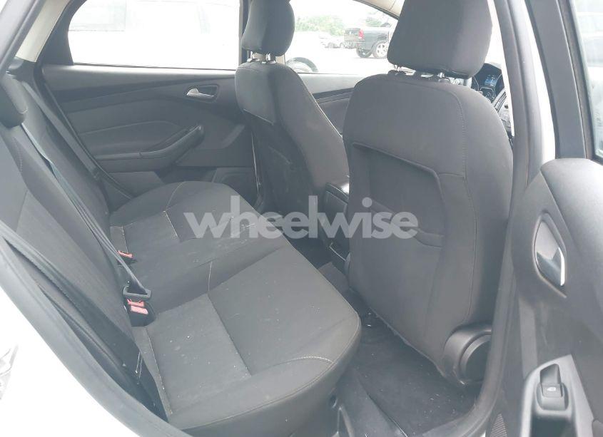 Photo 8 of 2017 Ford Focus SE (VIN 1FADP3F24HL204937)