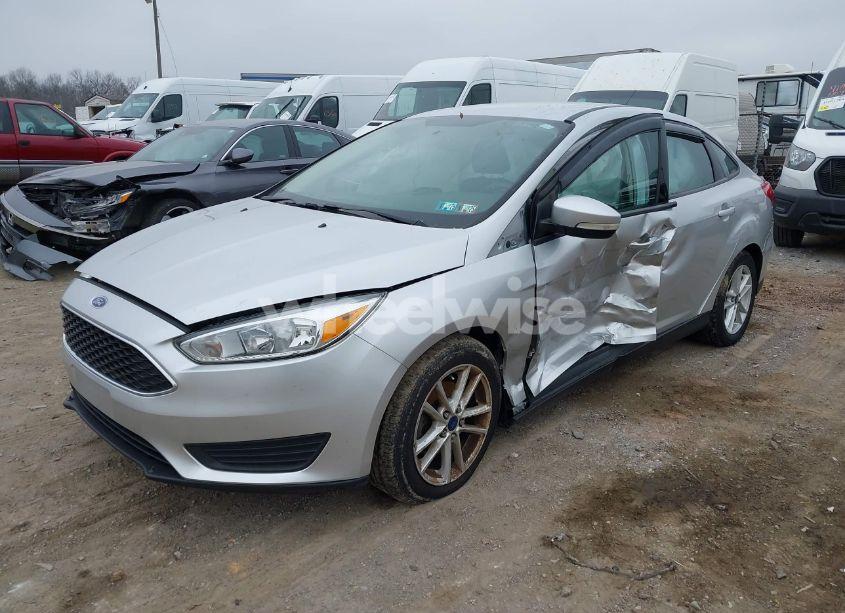 Photo 2 of 2017 Ford Focus SE (VIN 1FADP3F24HL212410)