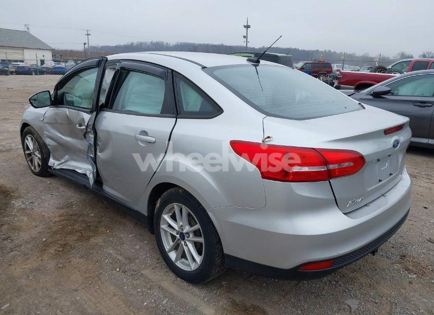 Photo 3 of 2017 Ford Focus SE (VIN 1FADP3F24HL212410)