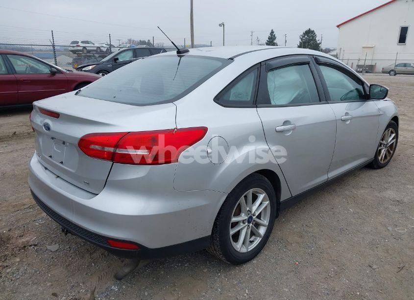 Photo 4 of 2017 Ford Focus SE (VIN 1FADP3F24HL212410)