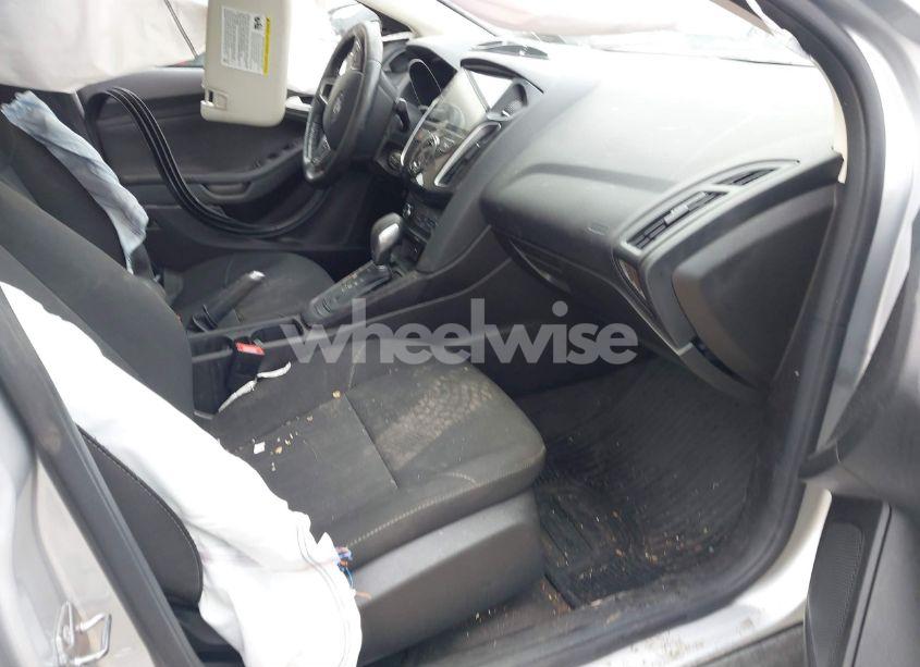 Photo 5 of 2017 Ford Focus SE (VIN 1FADP3F24HL212410)