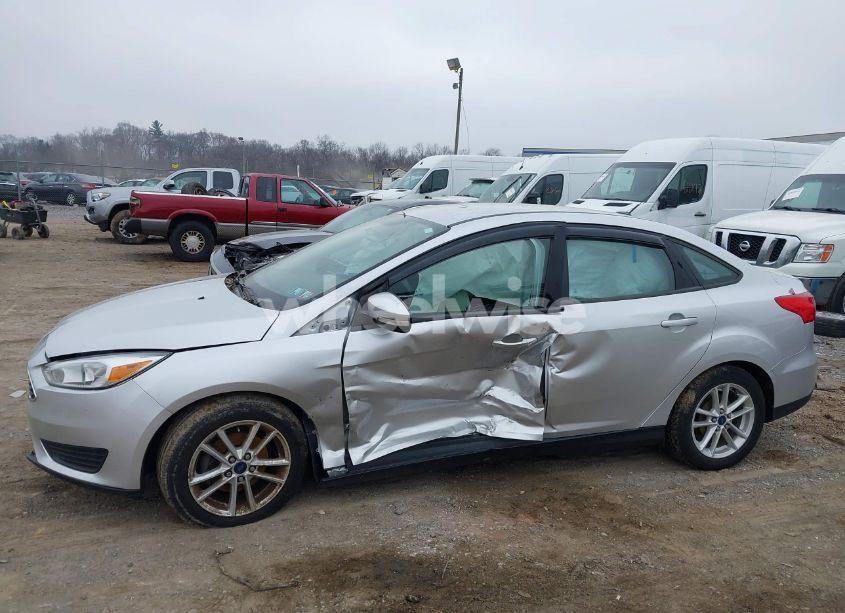 Photo 6 of 2017 Ford Focus SE (VIN 1FADP3F24HL212410)