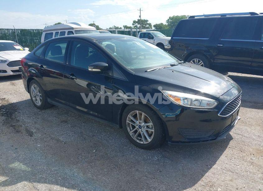 2017 Ford Focus SE (VIN 1FADP3F24HL217719) main photo