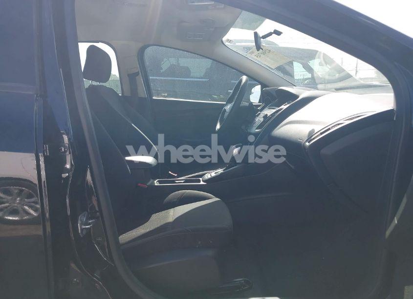 Photo 5 of 2017 Ford Focus SE (VIN 1FADP3F24HL217719)