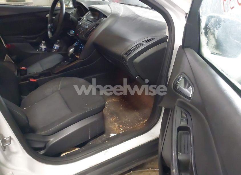 Photo 5 of 2017 Ford Focus SE (VIN 1FADP3F24HL219177)