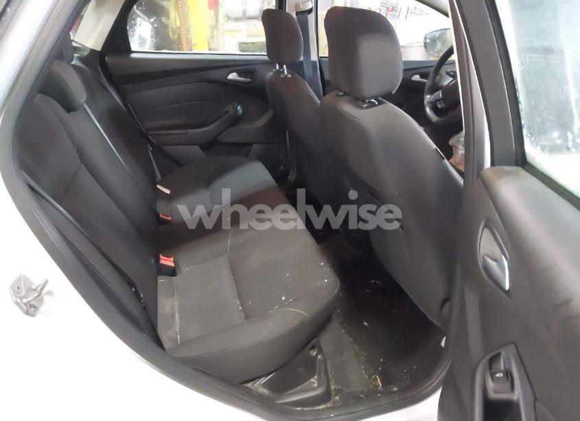 Photo 8 of 2017 Ford Focus SE (VIN 1FADP3F24HL219177)