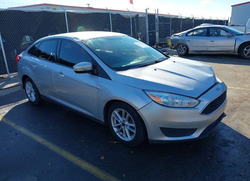 2017 Ford Focus SE (VIN 1FADP3F24HL220264) main photo
