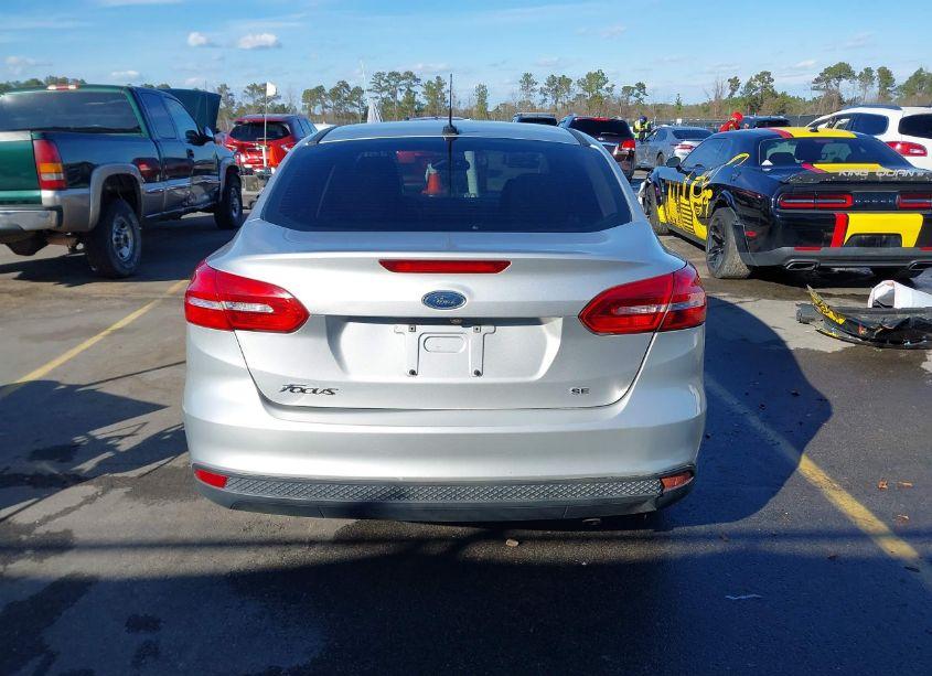 Photo 16 of 2017 Ford Focus SE (VIN 1FADP3F24HL220264)