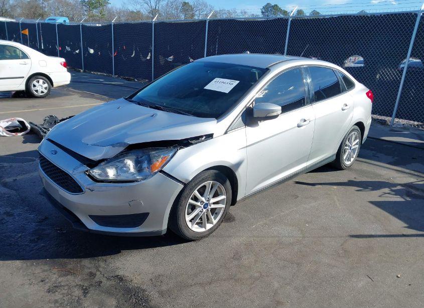 Photo 2 of 2017 Ford Focus SE (VIN 1FADP3F24HL220264)