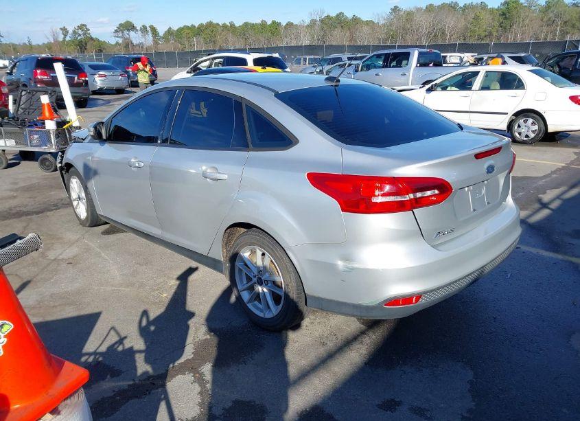 Photo 3 of 2017 Ford Focus SE (VIN 1FADP3F24HL220264)