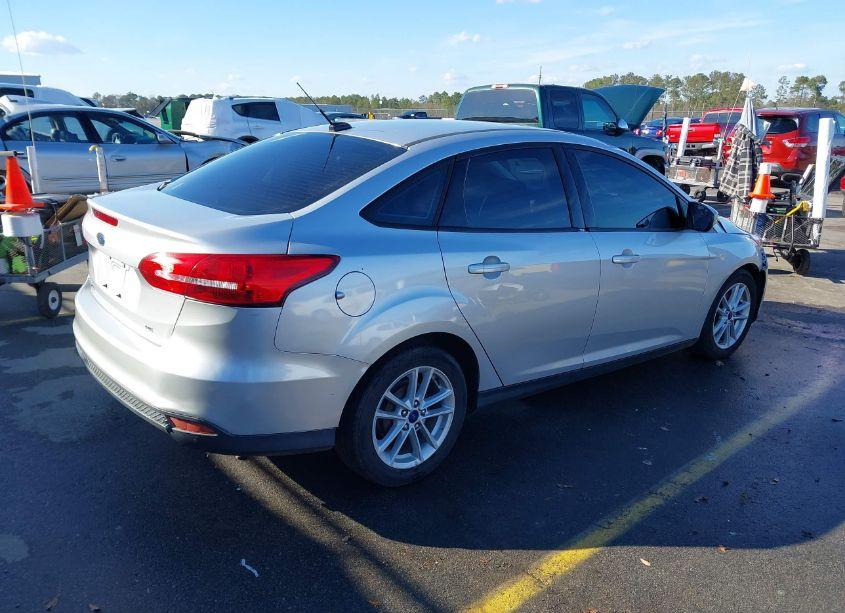 Photo 4 of 2017 Ford Focus SE (VIN 1FADP3F24HL220264)