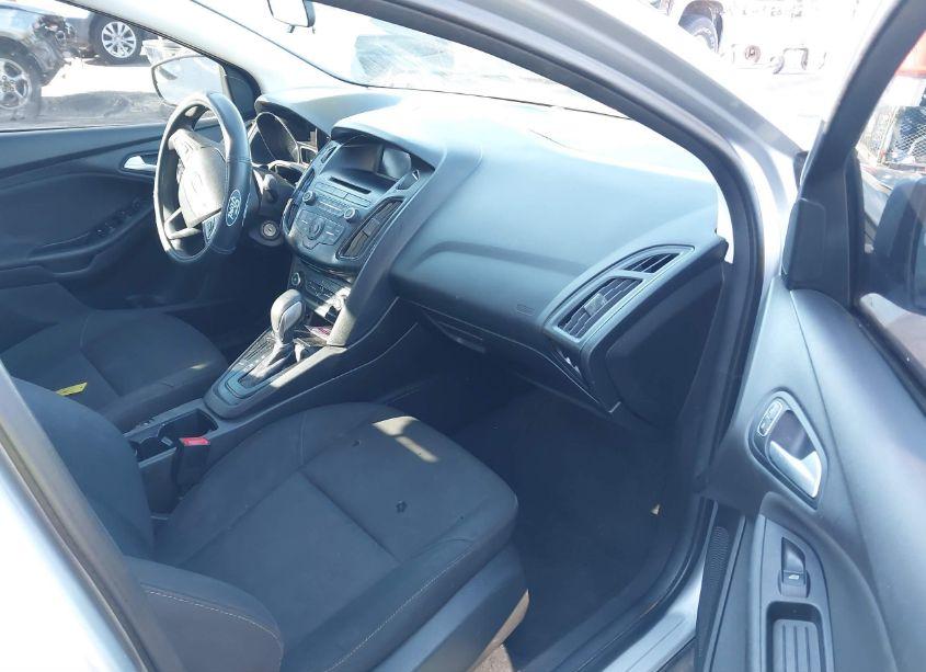 Photo 5 of 2017 Ford Focus SE (VIN 1FADP3F24HL220264)