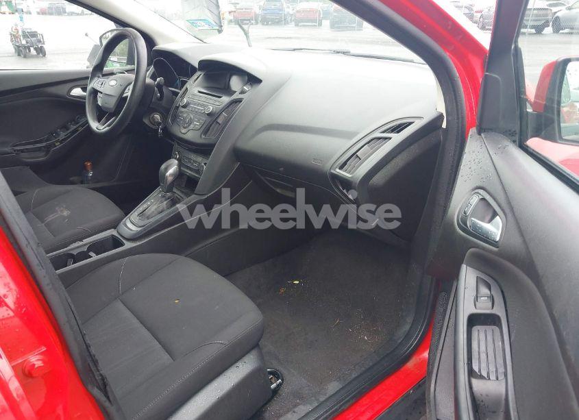 Photo 5 of 2017 Ford Focus SE (VIN 1FADP3F24HL231118)