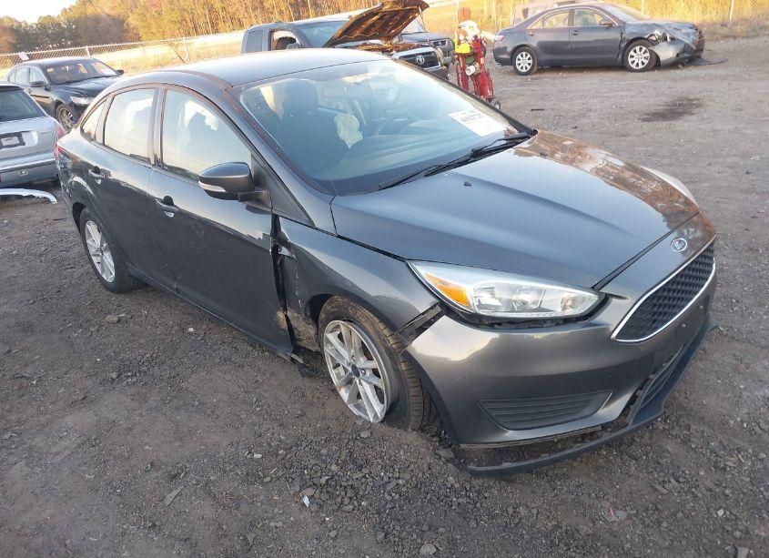 2017 Ford Focus SE (VIN 1FADP3F24HL233077) main photo