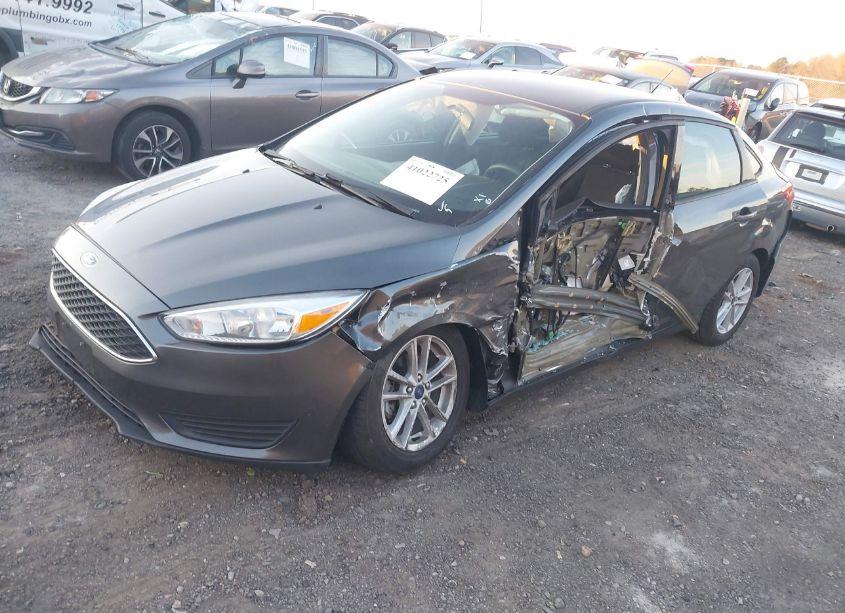 Photo 2 of 2017 Ford Focus SE (VIN 1FADP3F24HL233077)