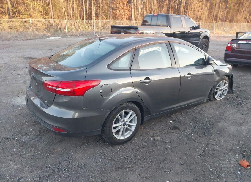 Photo 4 of 2017 Ford Focus SE (VIN 1FADP3F24HL233077)