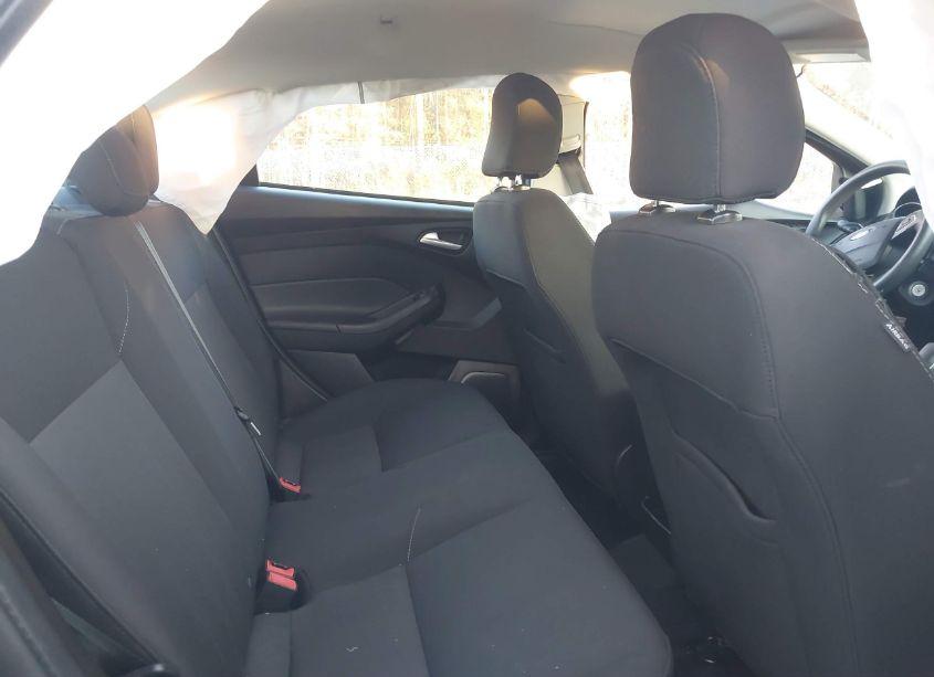 Photo 8 of 2017 Ford Focus SE (VIN 1FADP3F24HL233077)