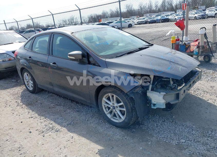 2017 Ford Focus SE (VIN 1FADP3F24HL243608) main photo