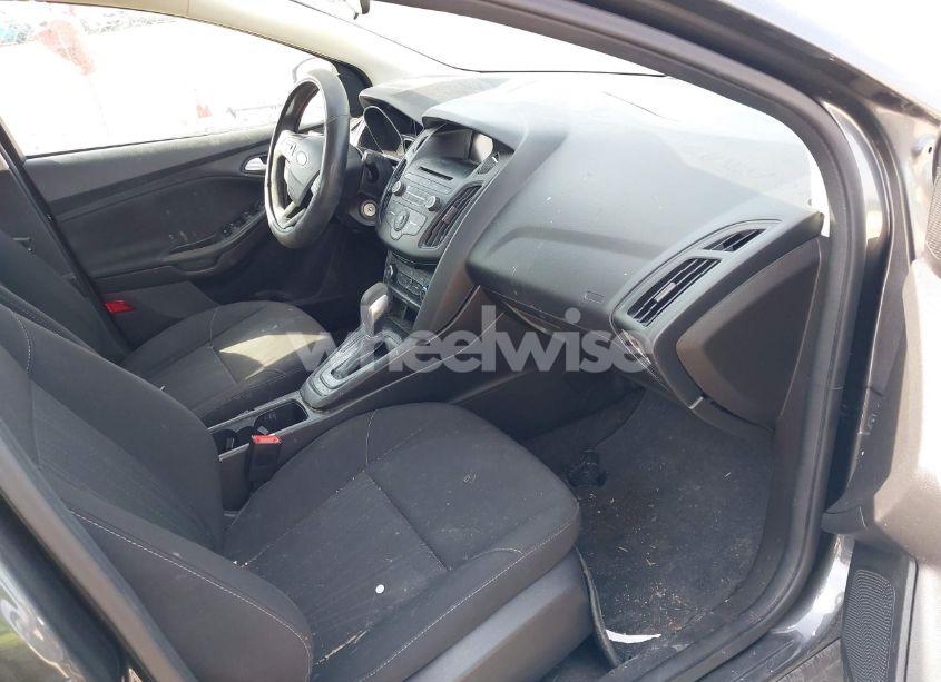 Photo 5 of 2017 Ford Focus SE (VIN 1FADP3F24HL243608)