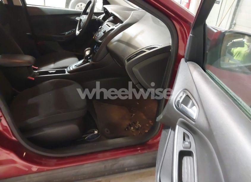 Photo 5 of 2017 Ford Focus SE (VIN 1FADP3F24HL258139)