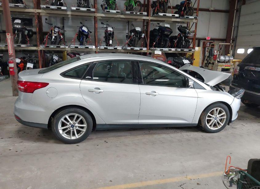 Photo 13 of 2017 Ford Focus SE (VIN 1FADP3F24HL329016)