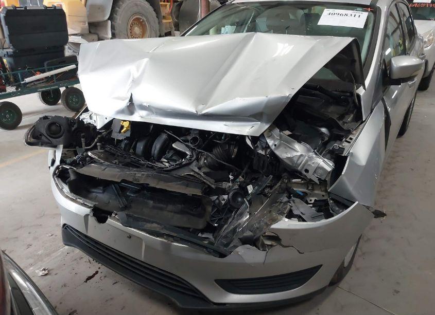 Photo 17 of 2017 Ford Focus SE (VIN 1FADP3F24HL329016)