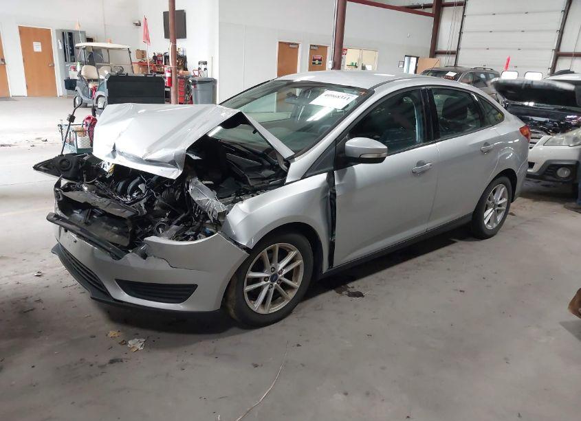 Photo 2 of 2017 Ford Focus SE (VIN 1FADP3F24HL329016)