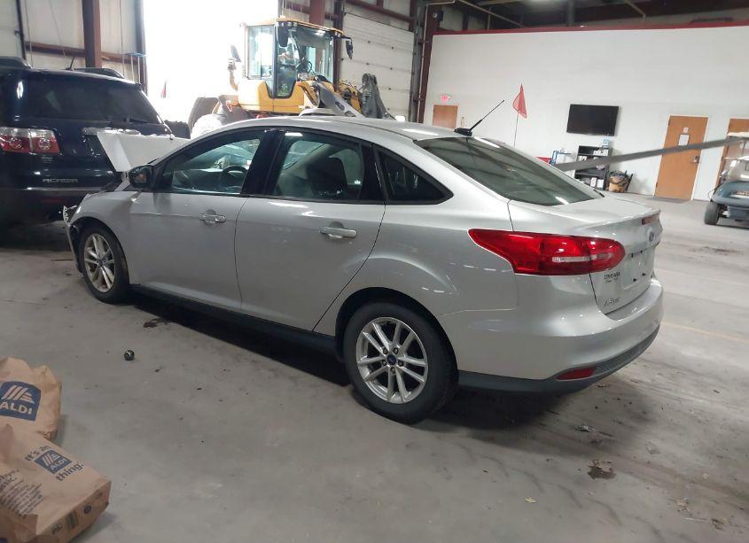 Photo 3 of 2017 Ford Focus SE (VIN 1FADP3F24HL329016)