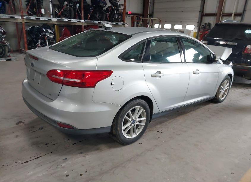 Photo 4 of 2017 Ford Focus SE (VIN 1FADP3F24HL329016)