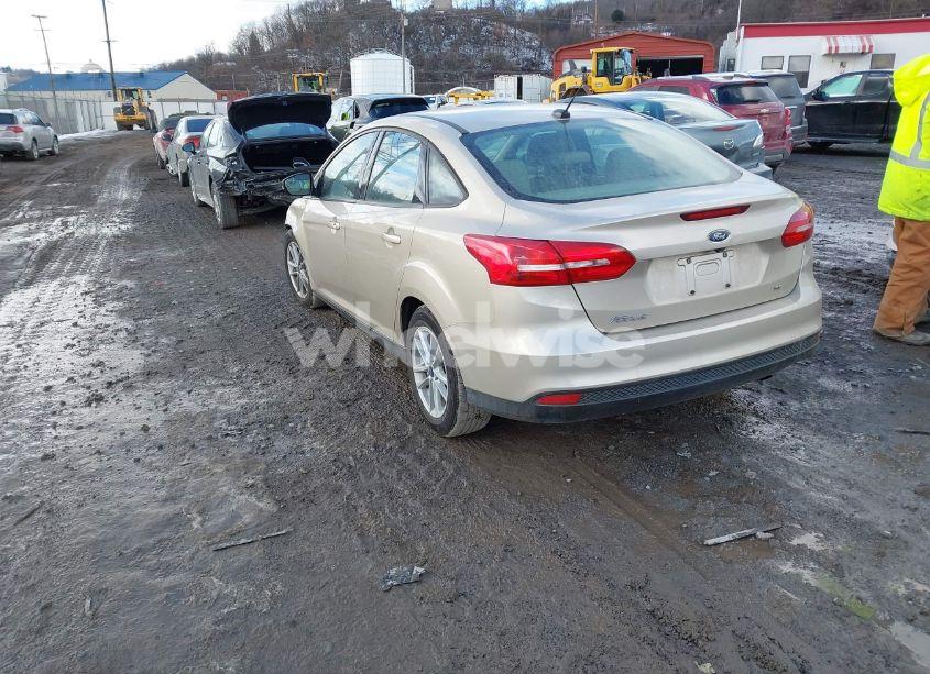 Photo 3 of 2017 Ford Focus SE (VIN 1FADP3F24HL340615)