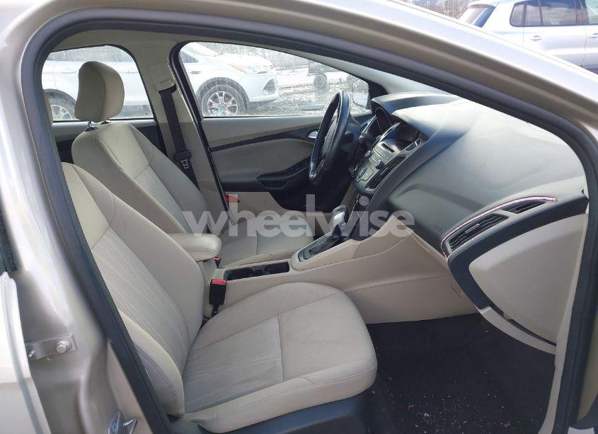 Photo 5 of 2017 Ford Focus SE (VIN 1FADP3F24HL340615)