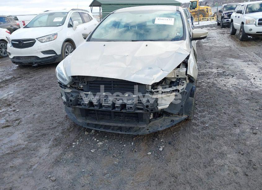 Photo 6 of 2017 Ford Focus SE (VIN 1FADP3F24HL340615)