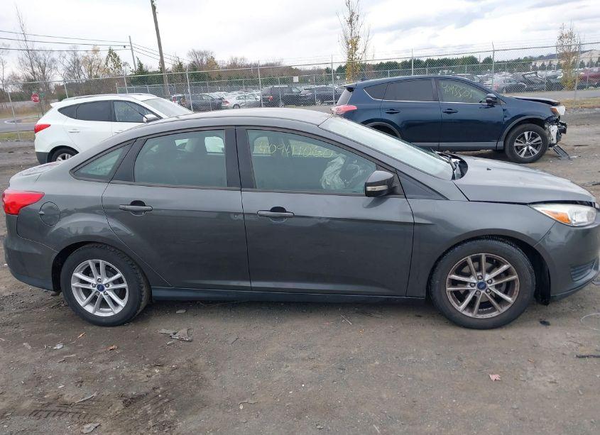Photo 13 of 2017 Ford Focus SE (VIN 1FADP3F24HL341117)