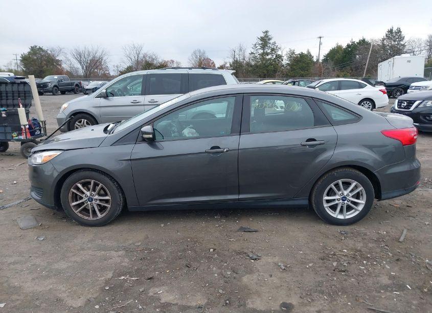 Photo 14 of 2017 Ford Focus SE (VIN 1FADP3F24HL341117)