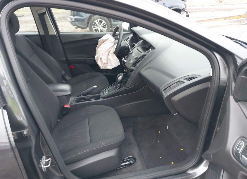 Photo 5 of 2017 Ford Focus SE (VIN 1FADP3F24HL341117)