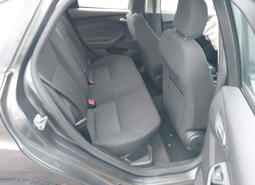 Photo 8 of 2017 Ford Focus SE (VIN 1FADP3F24HL341117)