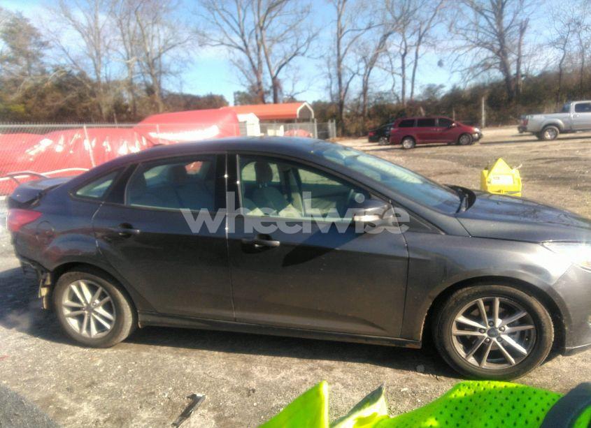 Photo 12 of 2017 Ford Focus SE (VIN 1FADP3F24HL341621)