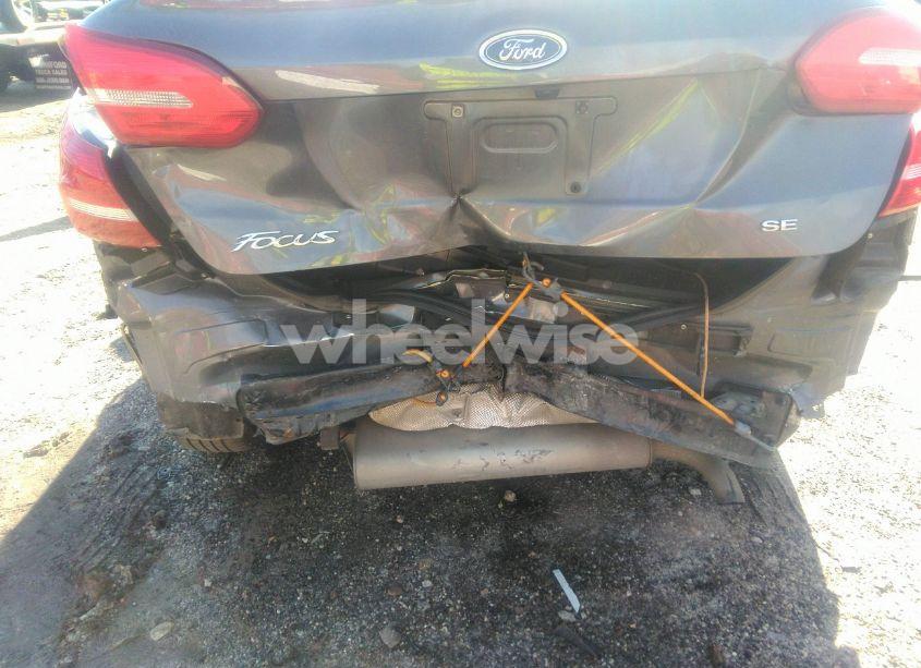 Photo 6 of 2017 Ford Focus SE (VIN 1FADP3F24HL341621)