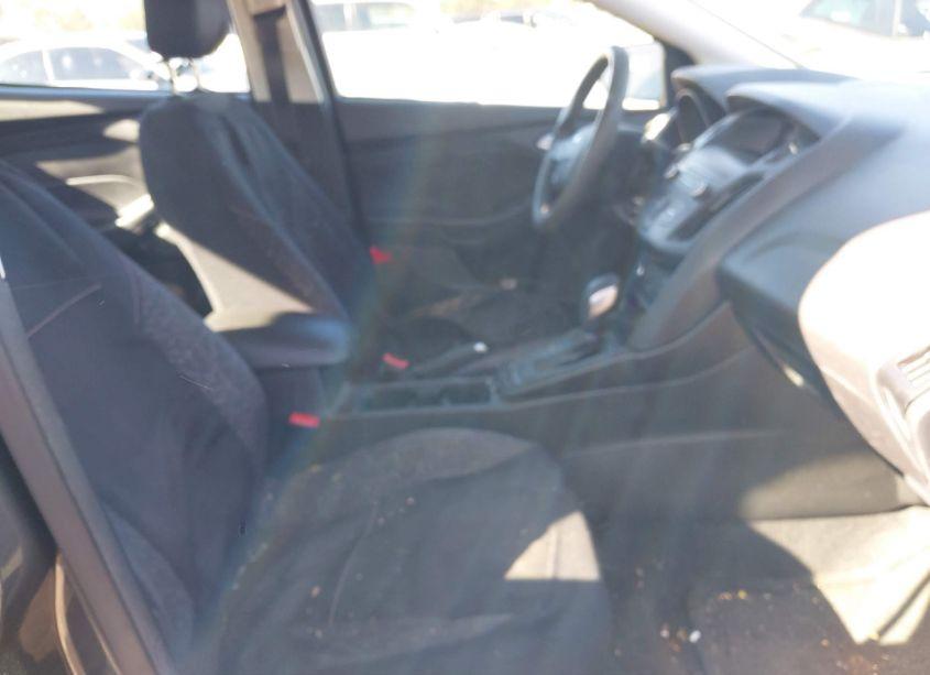 Photo 5 of 2018 Ford Focus SE (VIN 1FADP3F24JL207102)