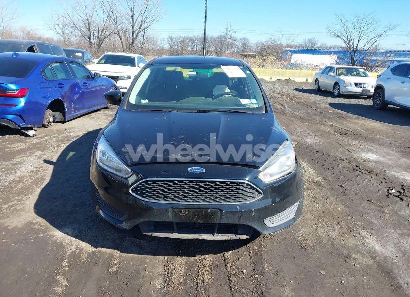 Photo 12 of 2018 Ford Focus SE (VIN 1FADP3F24JL212798)