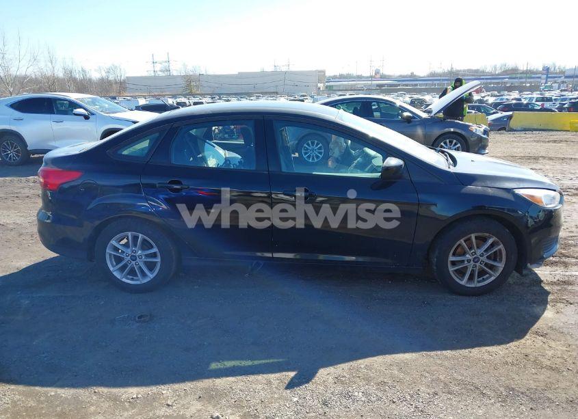Photo 13 of 2018 Ford Focus SE (VIN 1FADP3F24JL212798)