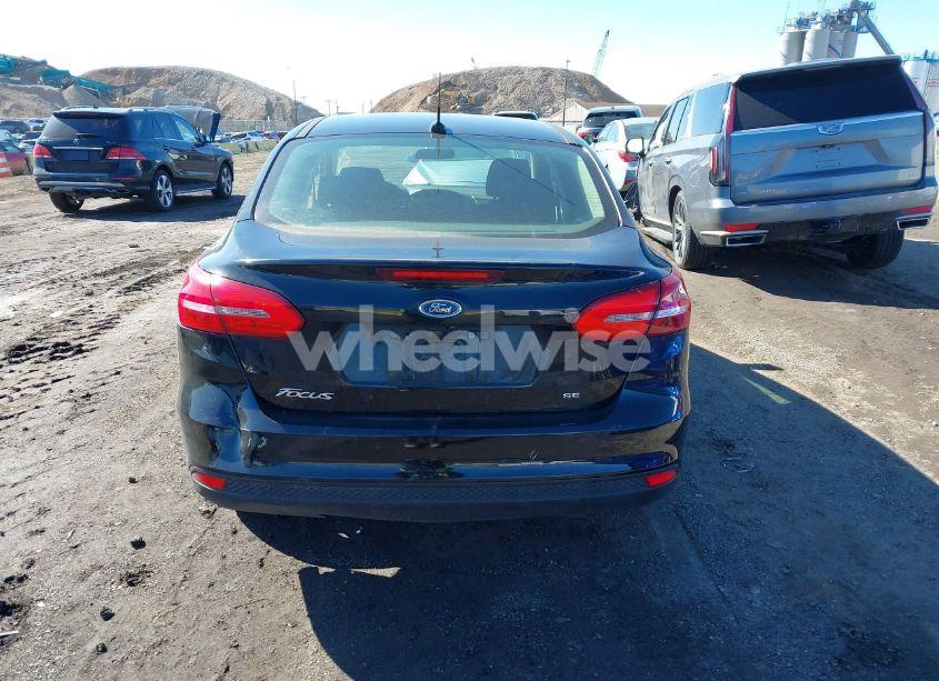Photo 16 of 2018 Ford Focus SE (VIN 1FADP3F24JL212798)