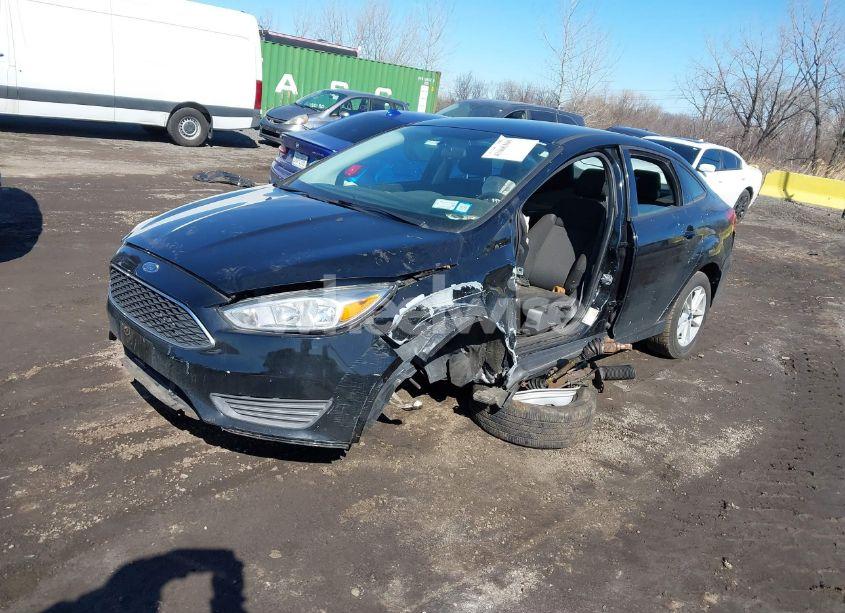 Photo 2 of 2018 Ford Focus SE (VIN 1FADP3F24JL212798)