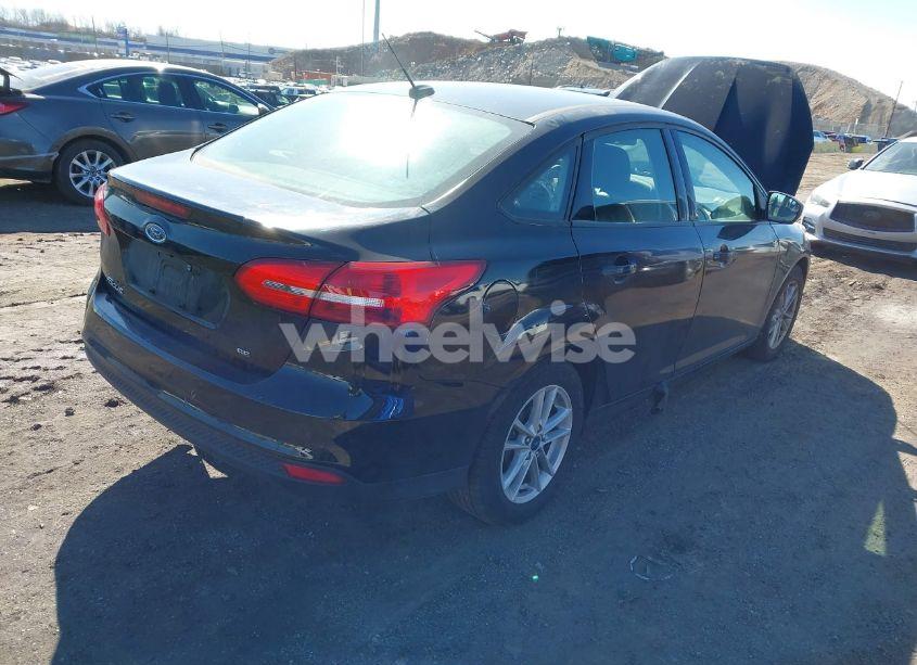 Photo 4 of 2018 Ford Focus SE (VIN 1FADP3F24JL212798)