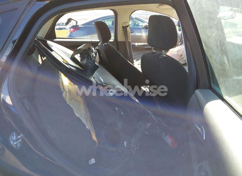 Photo 8 of 2018 Ford Focus SE (VIN 1FADP3F24JL212798)